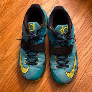 Kevin Durant Sneakers - MAKE AN OFFER!